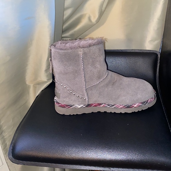 UGG Boots - Picture 5 of 7